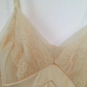 Vintage Daisy Print Beige Nude Slip Size 36